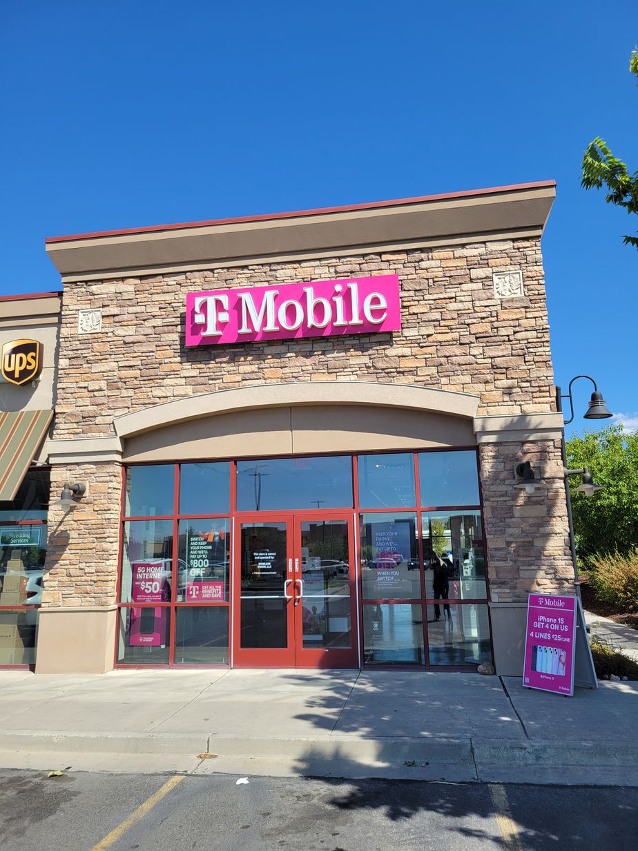 Exterior photo of T-Mobile Store at Parrish & N 400 W, Centerville, UT
