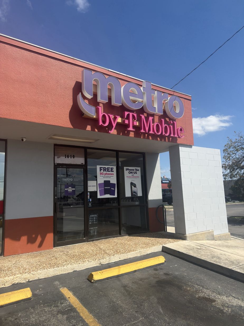 Metro by T-Mobile 1610 Bandera Rd - 1610 Bandera Rd 