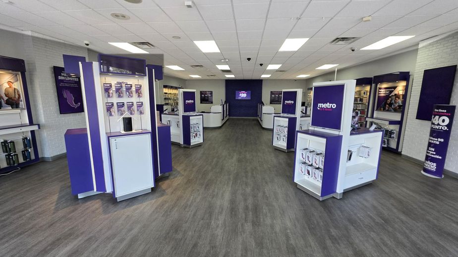 Metro by T-Mobile 818 E. Abram St - 818 E. Abram St 