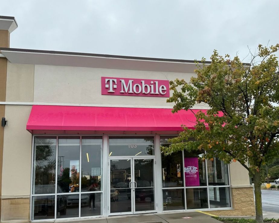 Exterior photo of T-Mobile Store at N Dupont Hwy & Dover Downs Rd, Dover, DE