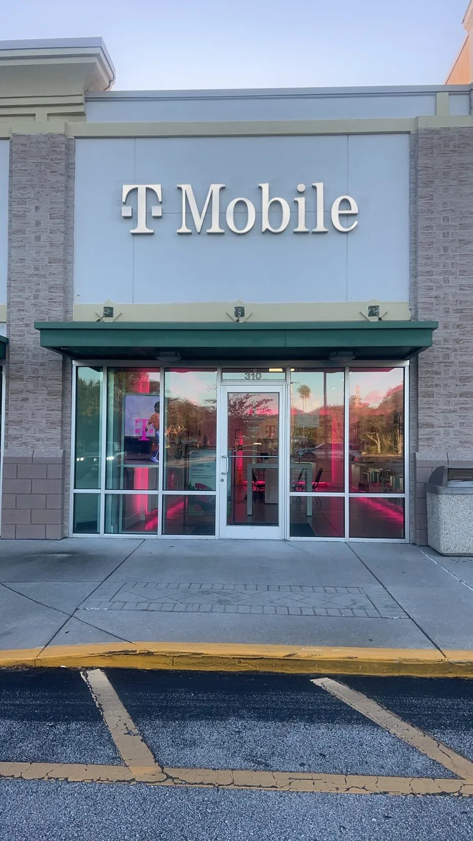  Exterior photo of T-Mobile Store at A1A N & Palm Valley Rd, Ponte Vedra Beach, FL 