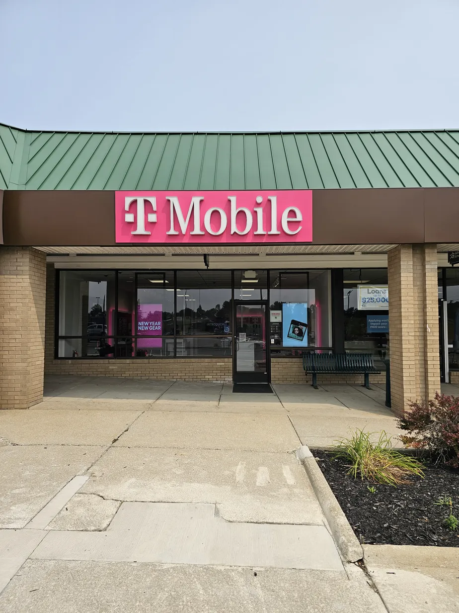 Foto del exterior de la tienda T-Mobile en Lexington Ave & S Trimble Rd, Mansfield, OH