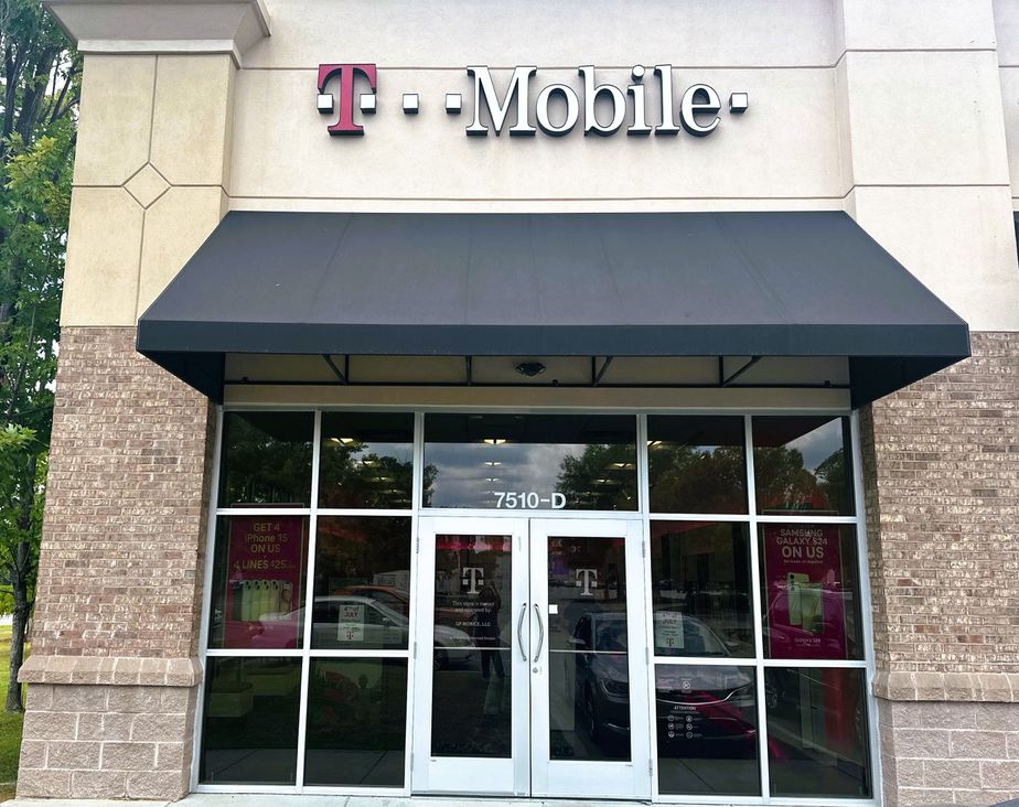 Exterior photo of T-Mobile Store at Garners Ferry & Patterson, Columbia, SC