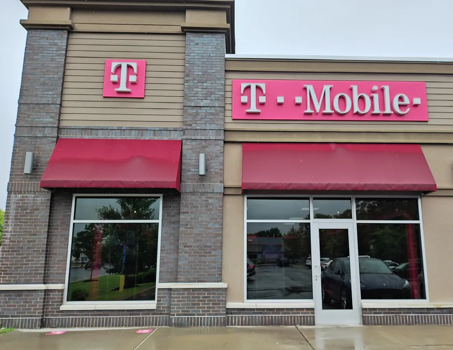  Exterior photo of T-Mobile Store at E Main St & MLK Dr, New Britain, CT 