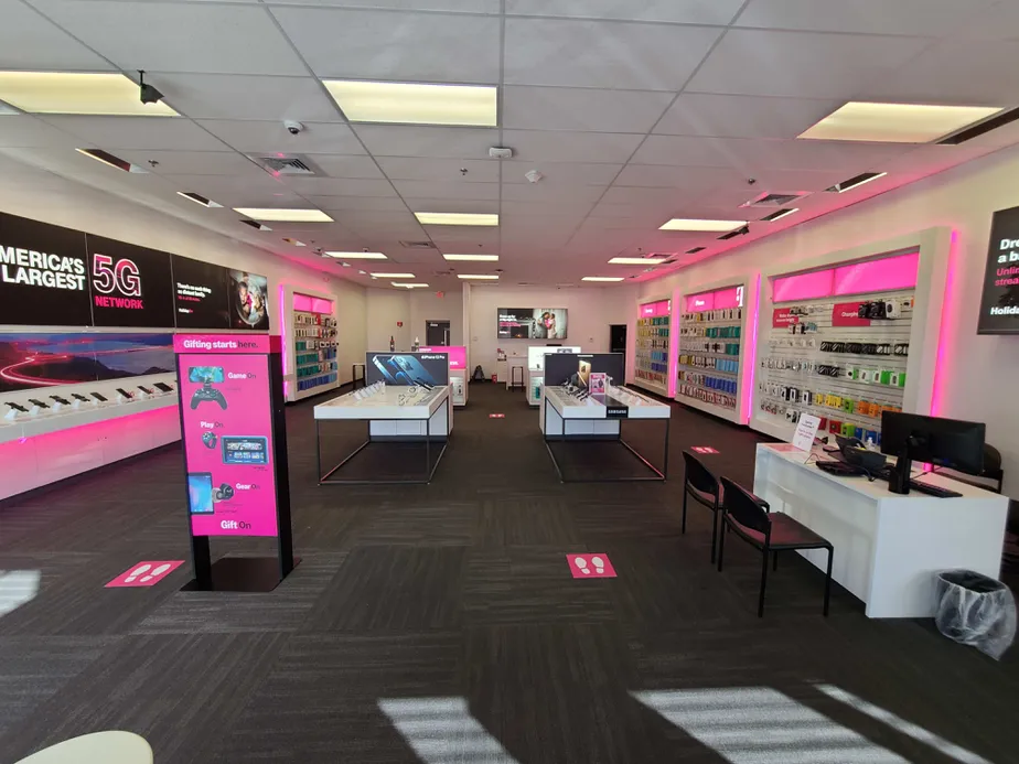 Interior photo of T-Mobile Store at US Hwy 92 W & Bartow Park Dr, Auburndale, FL
