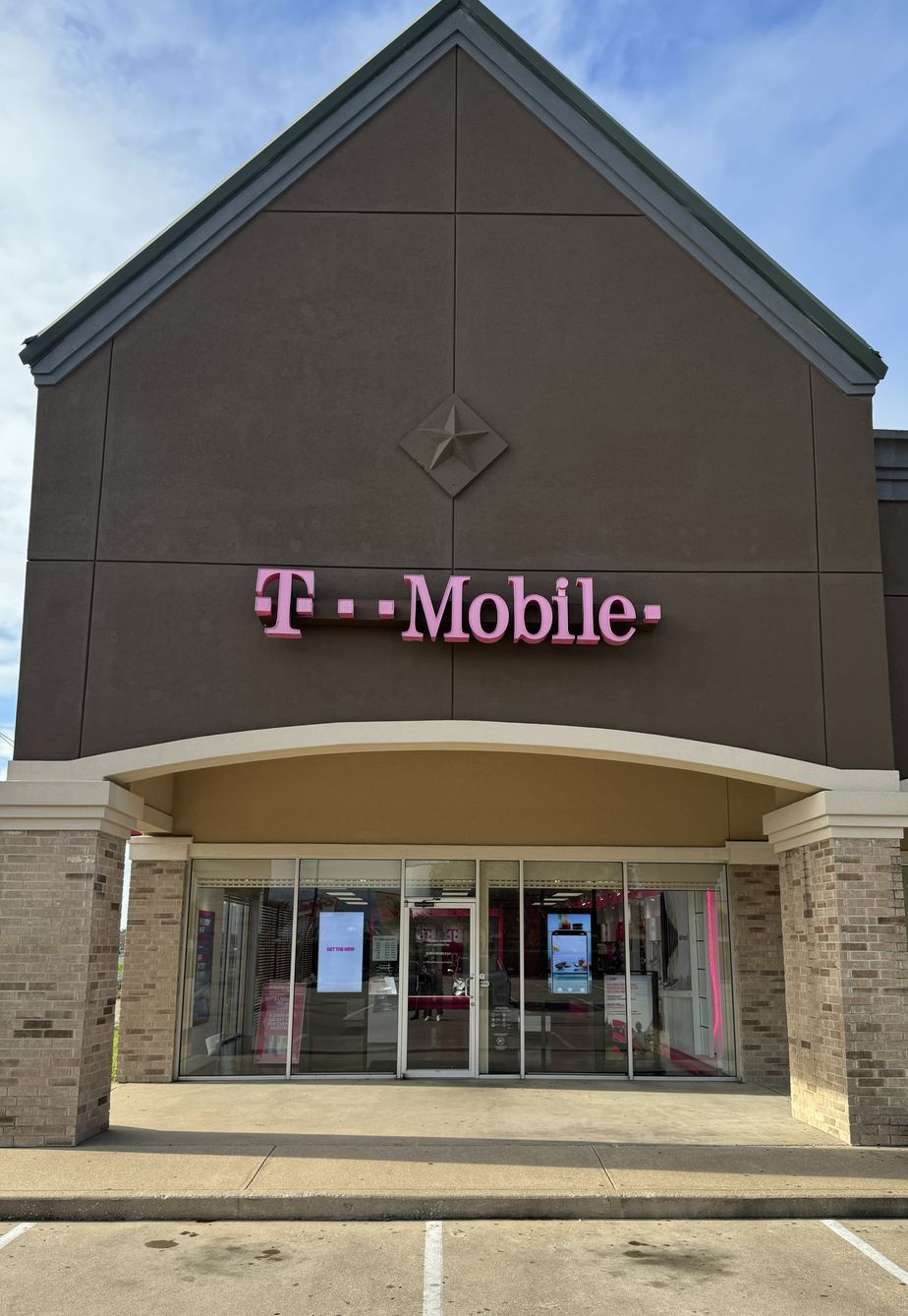 Exterior photo of T-Mobile Store at S Highway 6 & Atterbury Dr, Sugar Land, TX