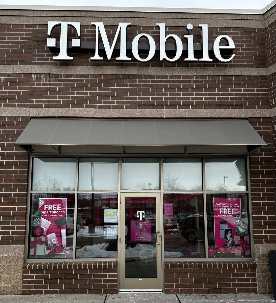 Foto del exterior de la tienda T-Mobile en France & Old Shakopee, Bloomington, MN