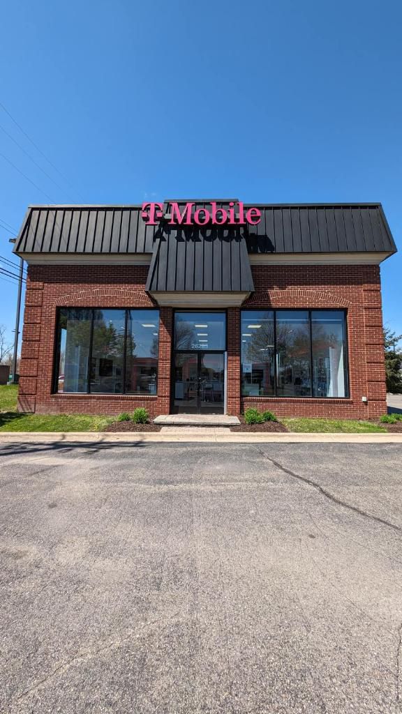Exterior photo of T-Mobile Store at Novi & Crescent, Novi, MI