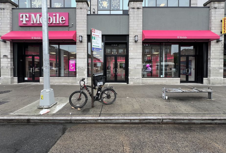 Exterior photo of T-Mobile Store at Northern & 87th, Jackson Heights, NY