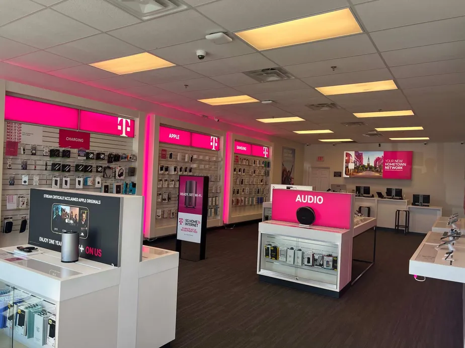Foto del interior de la tienda T-Mobile en Clarion Rd & Dearing Ford Rd, Altavista, VA