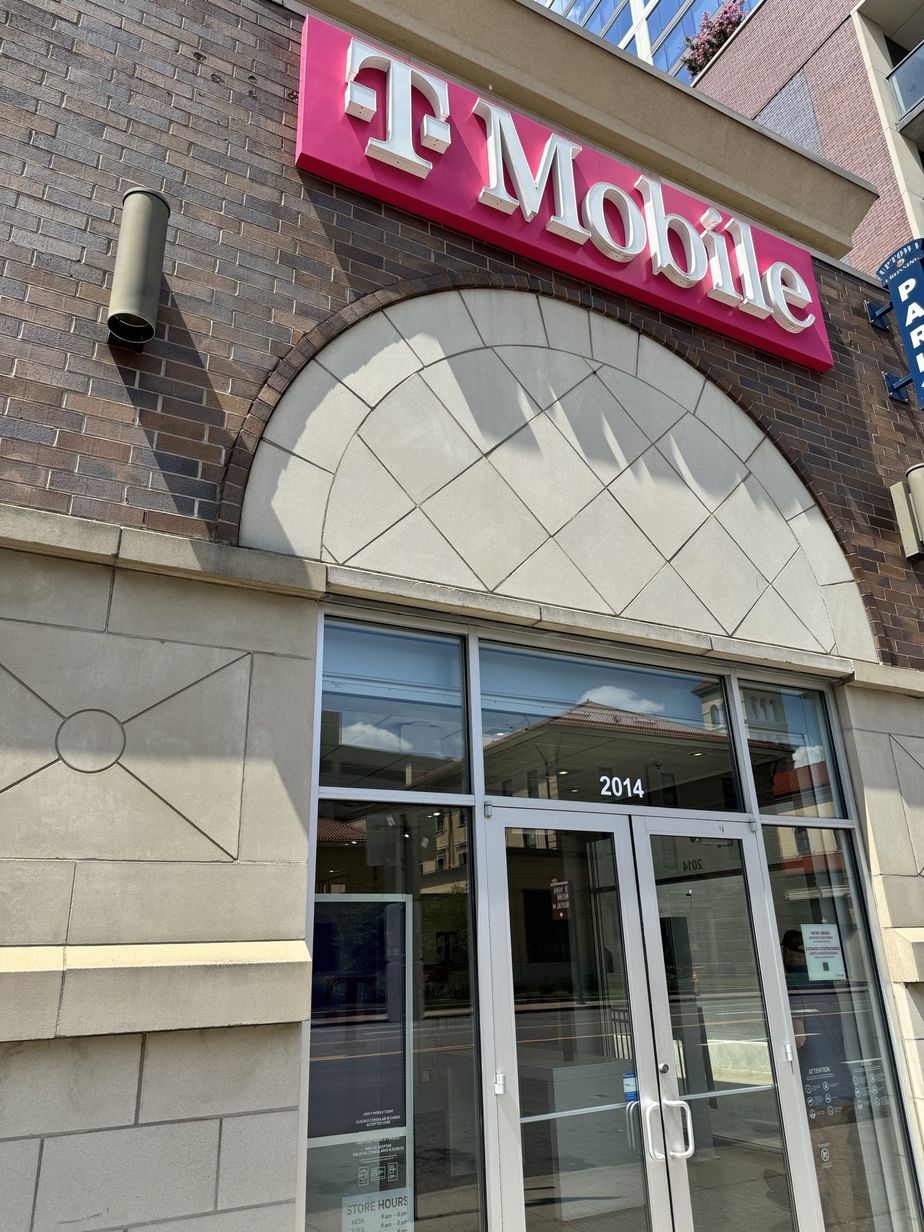 Exterior photo of T-Mobile Store at West End Ave - Vanderbilt, Nashville, TN