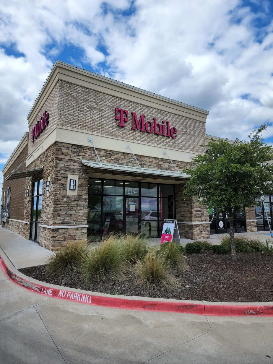  Exterior photo of T-Mobile Store at W Interstate 30 & Texas State Hwy 37, Royse City, TX 