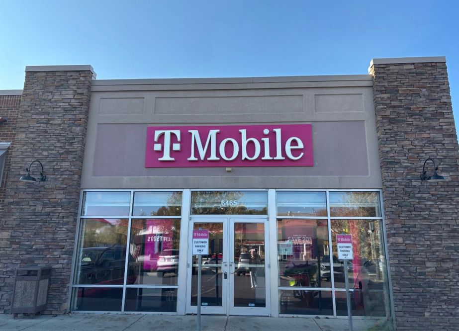 Exterior photo of T-Mobile Store at Glenway Ave, Cincinnati, OH