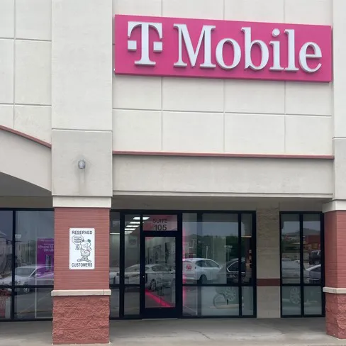  Exterior photo of T-Mobile Store at Nifong Blvd & Buttonwood Dr, Columbia, MO 