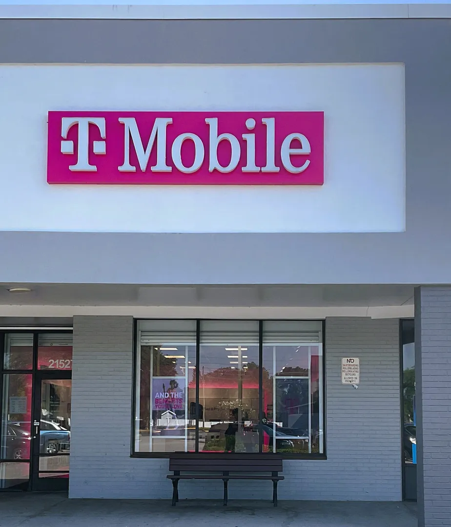  Exterior photo of T-Mobile Store at Village Lk Shopping Cen Dr & Sr-54, Land O Lakes, FL 