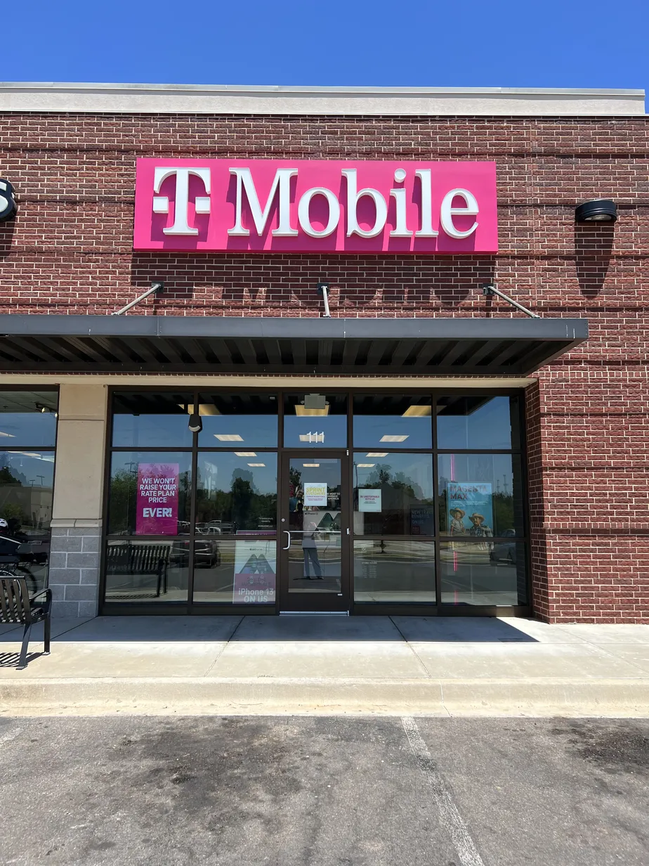 Exterior photo of T-Mobile Store at Market Blvd, Choctaw, OK