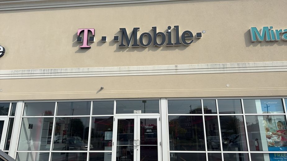 Exterior photo of T-Mobile Store at E Broad St & Mcnaughten, Columbus, OH