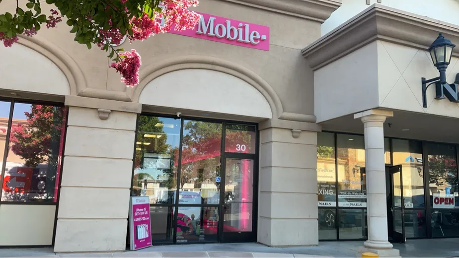 Exterior photo of T-Mobile Store at Lincoln Blvd and Sterling Pwky, Lincoln, CA 