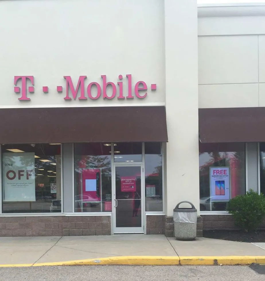 Exterior photo of T-Mobile store at River Rd & I-395, Lisbon, CT
