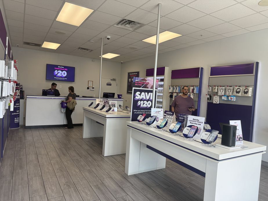 Metro by T-Mobile 841 S Ponce de Leon Blvd - 841 S Ponce de Leon Blvd 