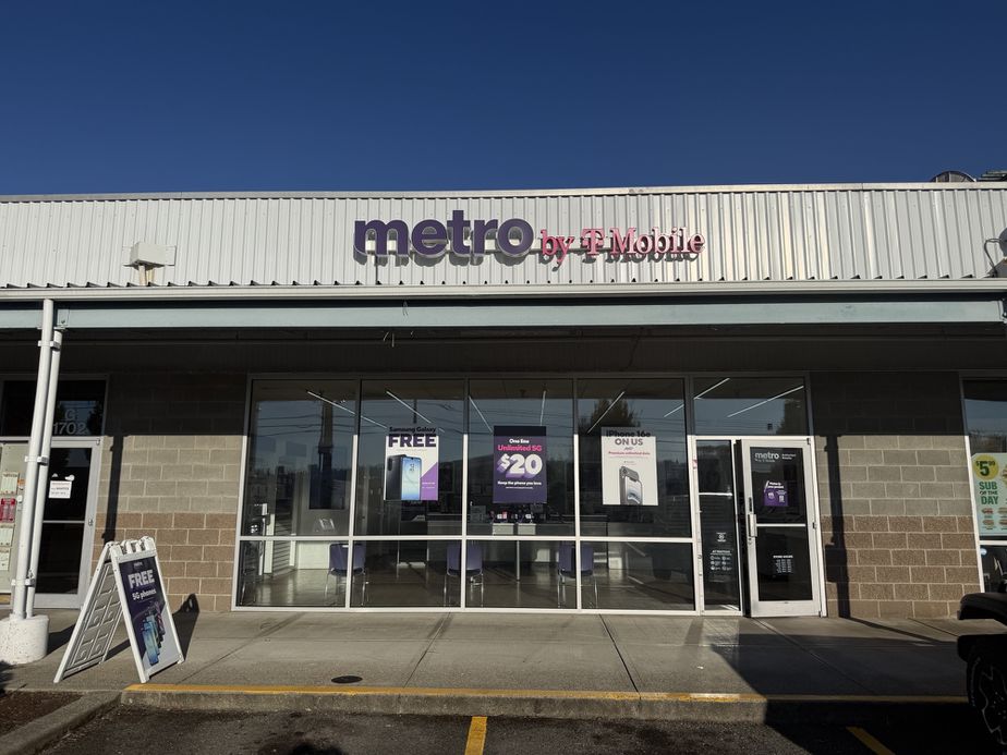 Metro by T-Mobile 1702 Auburn Way N - 1702 Auburn Way N 