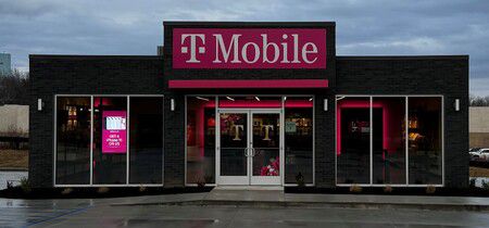  Exterior photo of T-Mobile Store at US 412 & Charles Blackburn, Mountain Home, AR 
