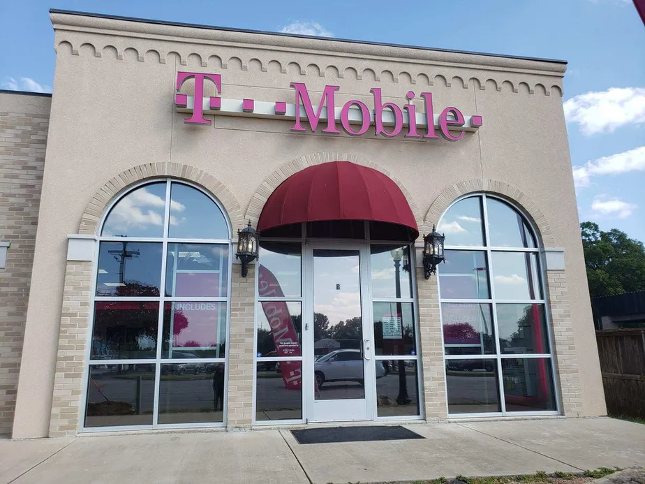 Exterior photo of T-Mobile store at W Ennis & S Clay, Ennis, TX