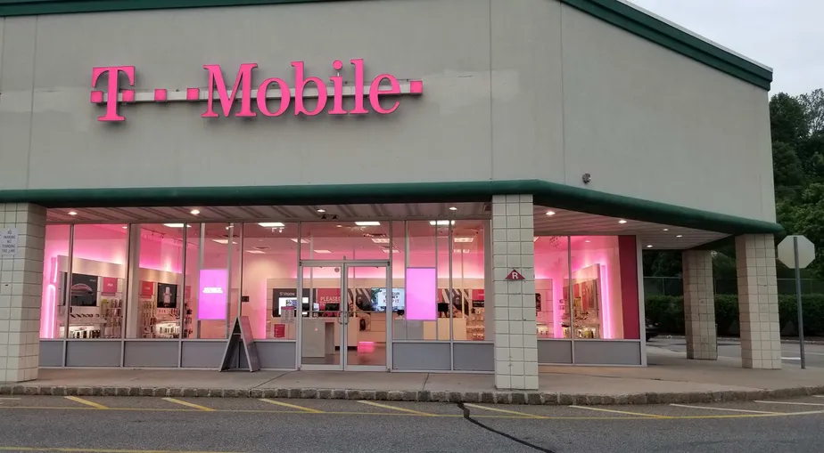Exterior photo of T-Mobile store at Wootton St & Division St, Boonton, NJ