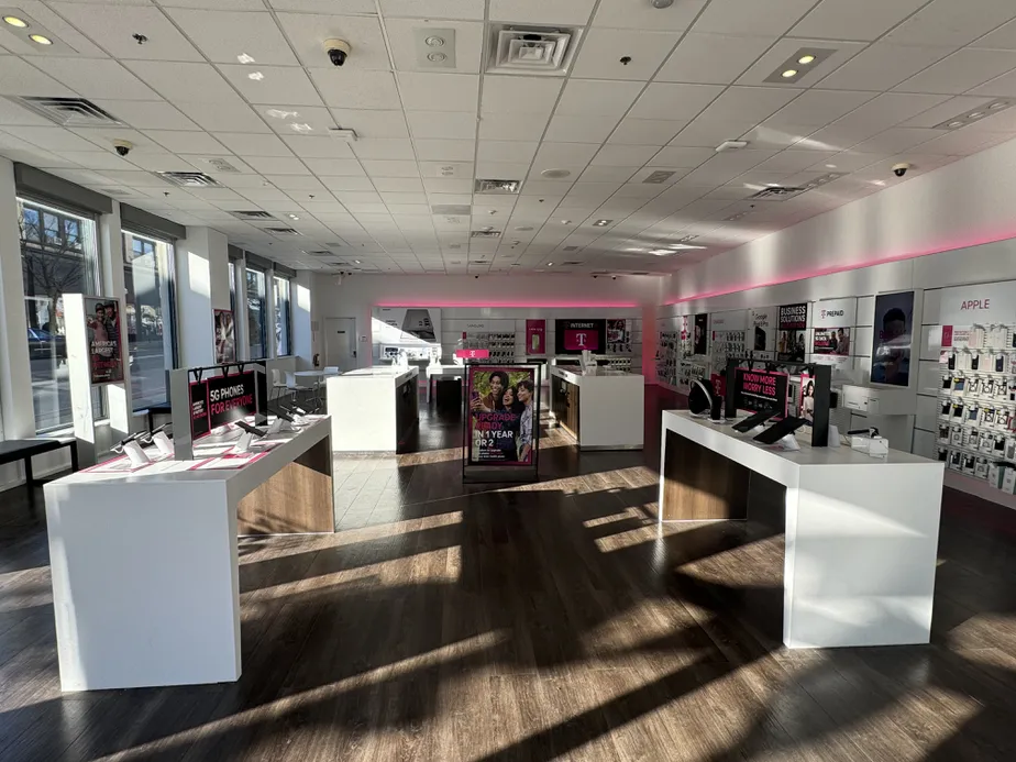  Interior photo of T-Mobile Store at Mamaroneck & Martine, White Plains, NY 