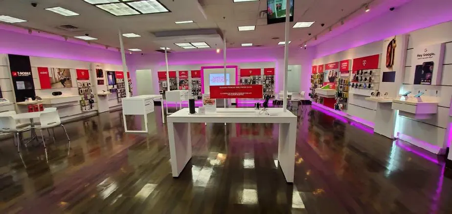 Interior photo of T-Mobile Store at Lawrence & Pulaski, Chicago, IL