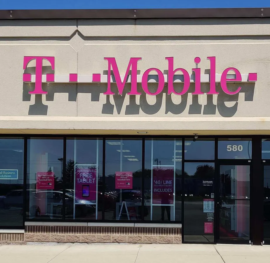 Exterior photo of T-Mobile store at East Broad St & Corylus Dr, Pataskala, OH