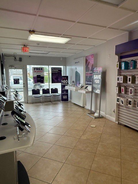 Metro by T-Mobile 1117 Lake Ave - 1117 Lake Ave 