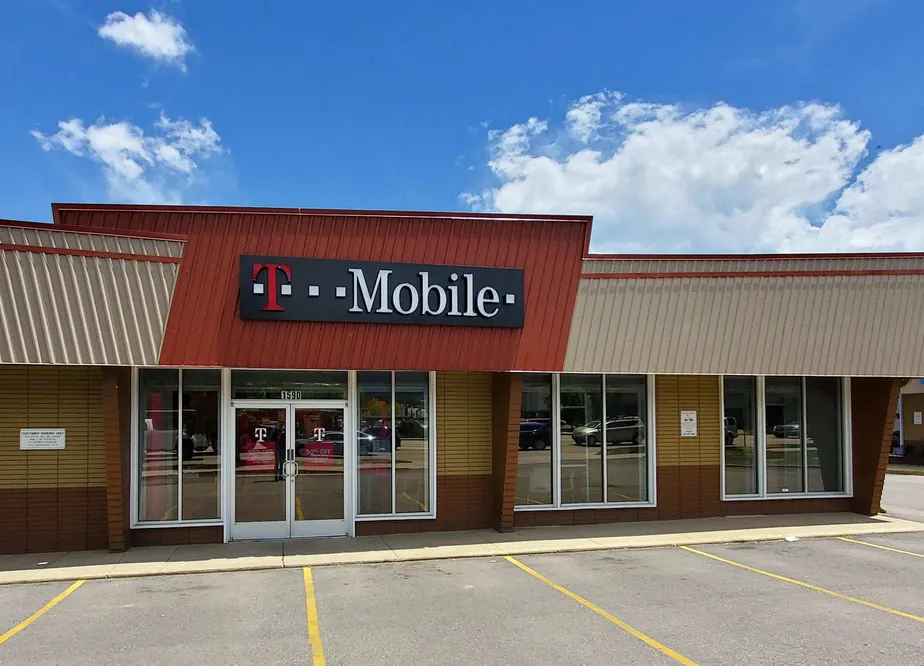  Exterior photo of T-Mobile store at Boulder - 28th & Arapahoe, Boulder, CO 