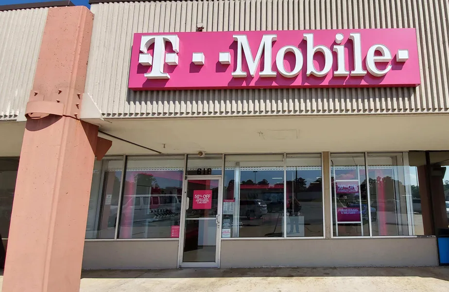 Exterior photo of T-Mobile store at S Jefferson Ave & E Ferguson 2, Mount Pleasant, TX
