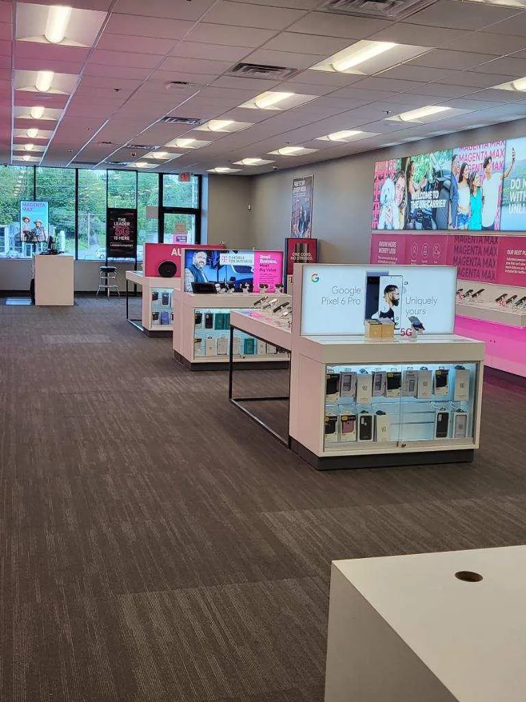 Foto del interior de la tienda T-Mobile en South Rd & Susan Ln, Poughkeepsie, NY