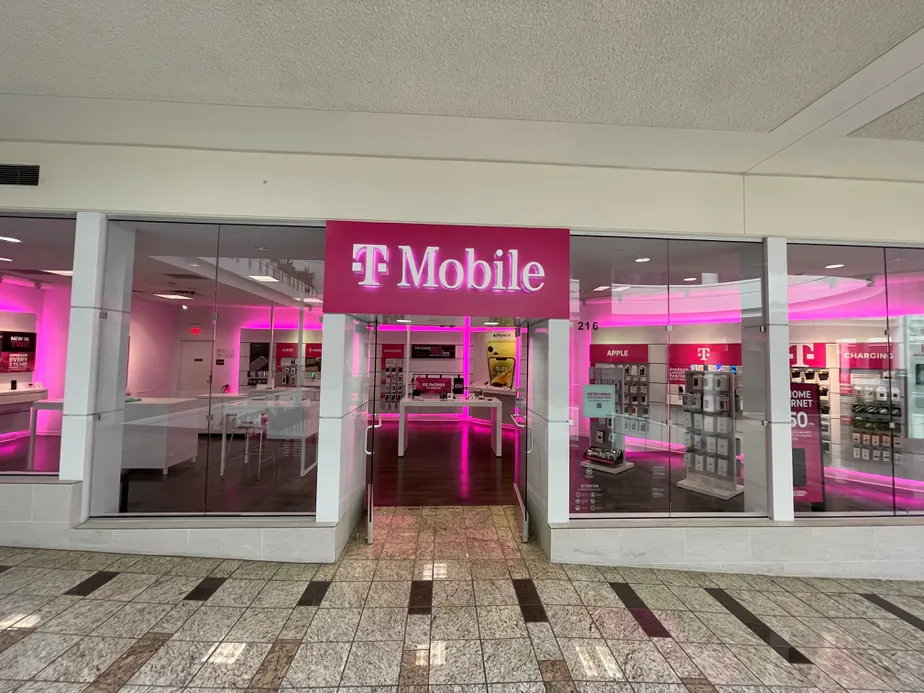 Foto del exterior de la tienda T-Mobile en South Bay Galleria, Redondo Beach, CA