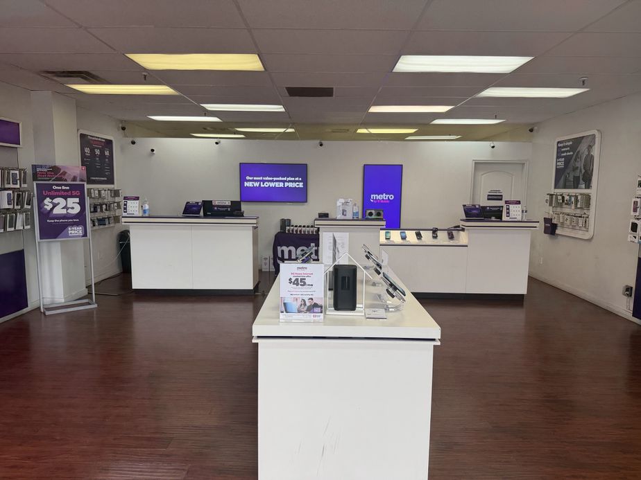 Metro by T-Mobile 87 W 3300 S - 87 W 3300 S 