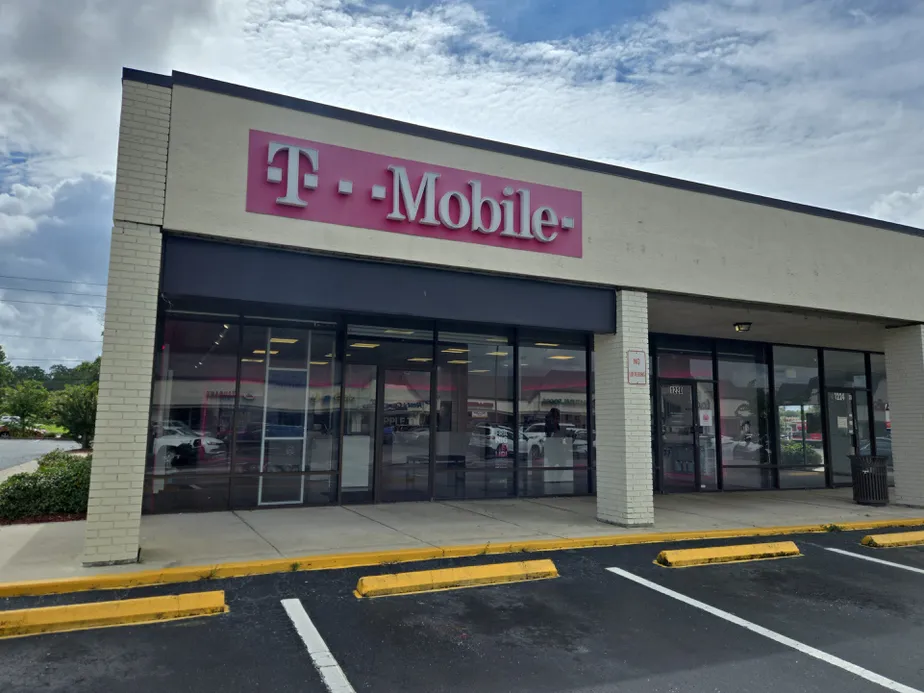  Exterior photo of T-Mobile Store at Broad St & Cortez Blvd, Brooksville, FL 