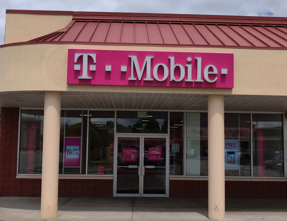  Exterior photo of T-Mobile store at North Street & Oak Hill Ave, Endicott, NY 