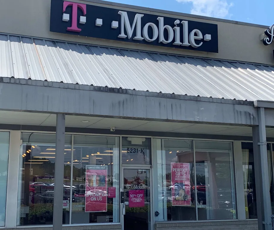 Exterior photo of T-Mobile store at Memorial Dr & Rays Rd, Stone Mountain, GA