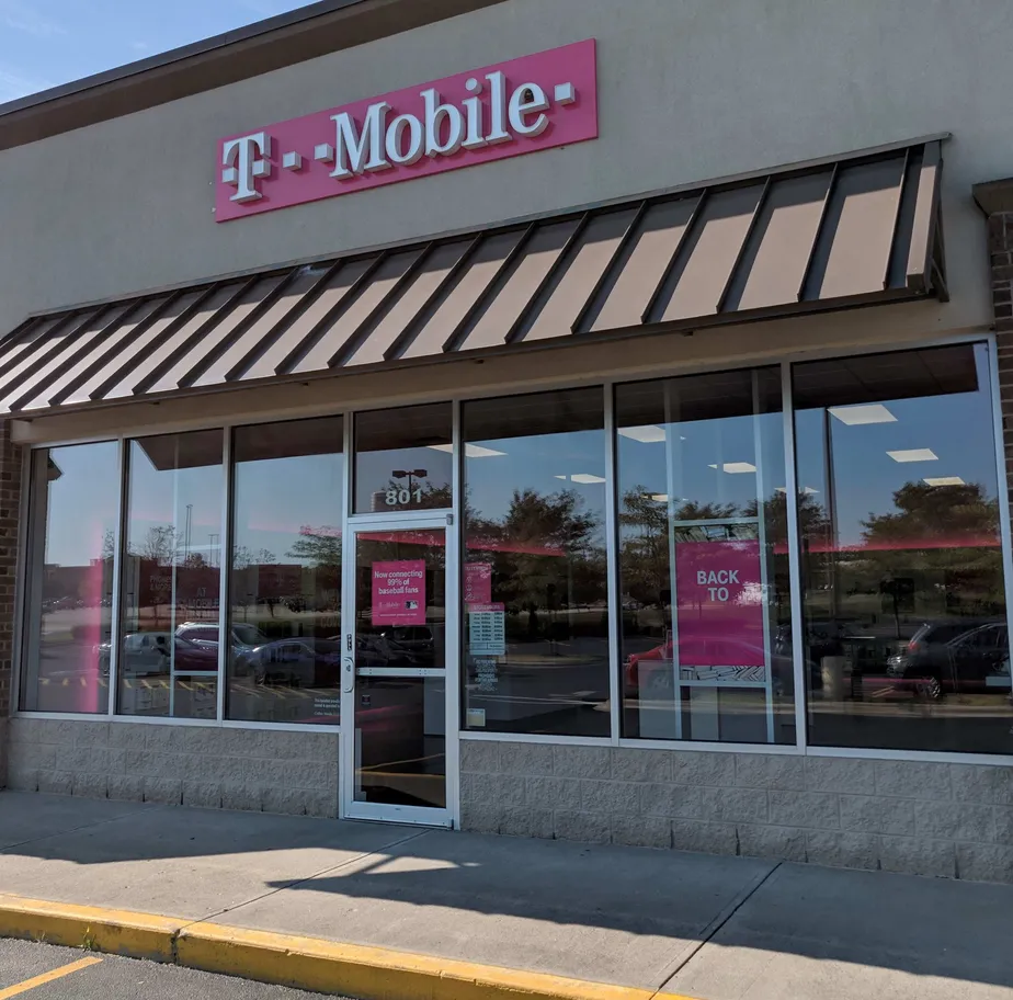 Exterior photo of T-Mobile store at Walmart Dr & Us Route 42, Lebanon, OH