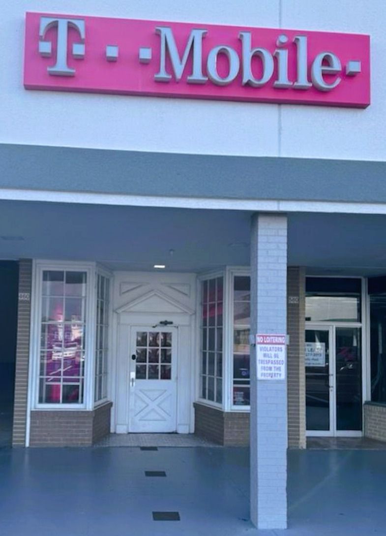 Exterior photo of T-Mobile Store at S Mccall Rd & Manor Rd, Englewood, FL