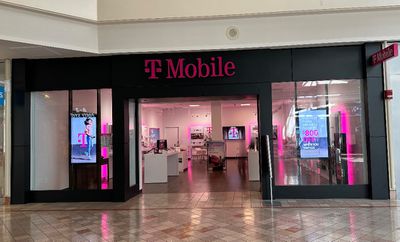 iPhone 16e at T-Mobile Woodbridge Center Woodbridge, NJ