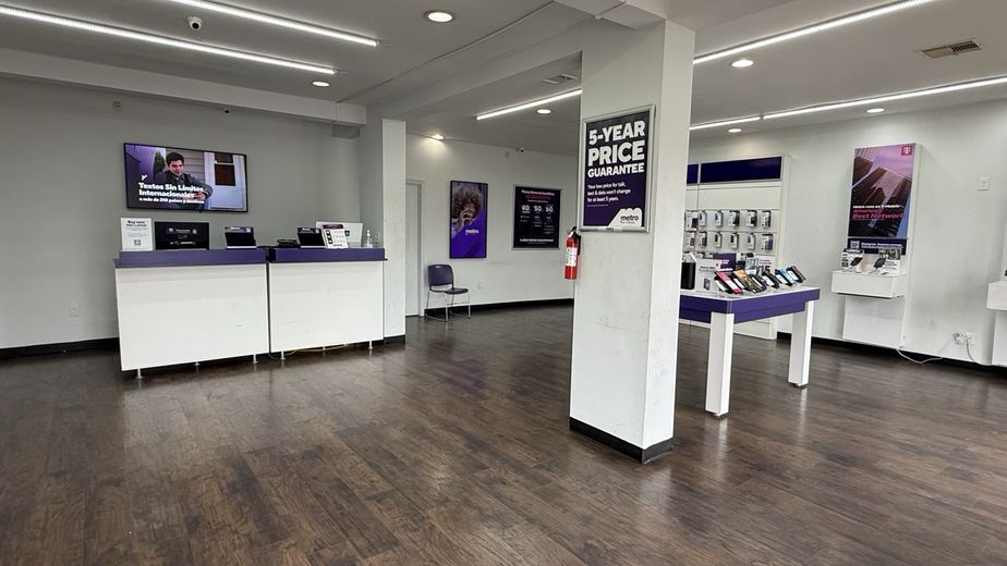 Metro by T-Mobile 919 Freeport St - 919 Freeport St 