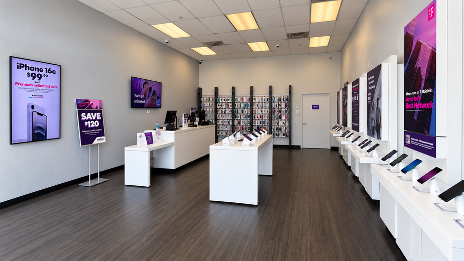Metro by T-Mobile 611 E Imperial Hwy - 611 E Imperial Hwy 