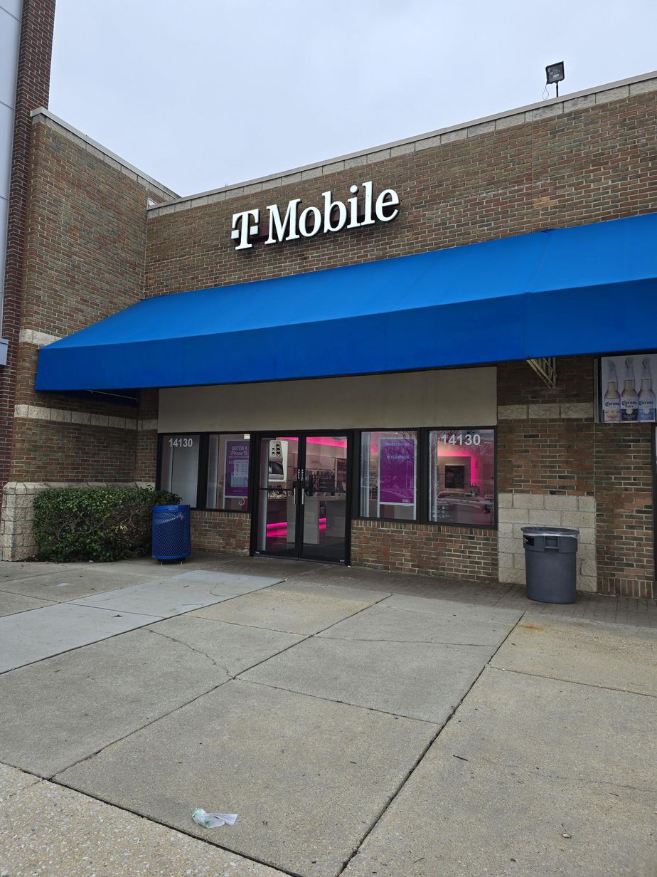 Exterior photo of T-Mobile Store at Laurel Lakes Centre, Laurel, MD