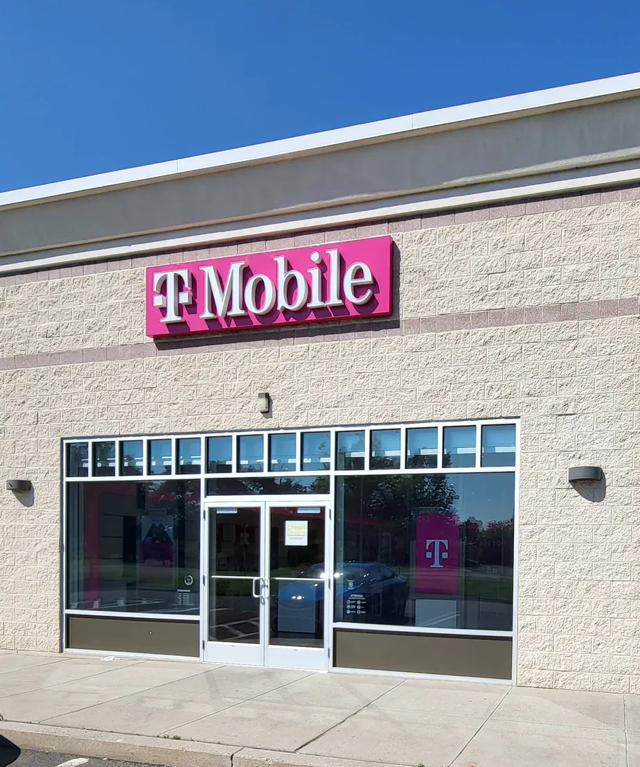 Exterior photo of T-Mobile Store at Levittown Pkwy& US 13, Levittown, PA