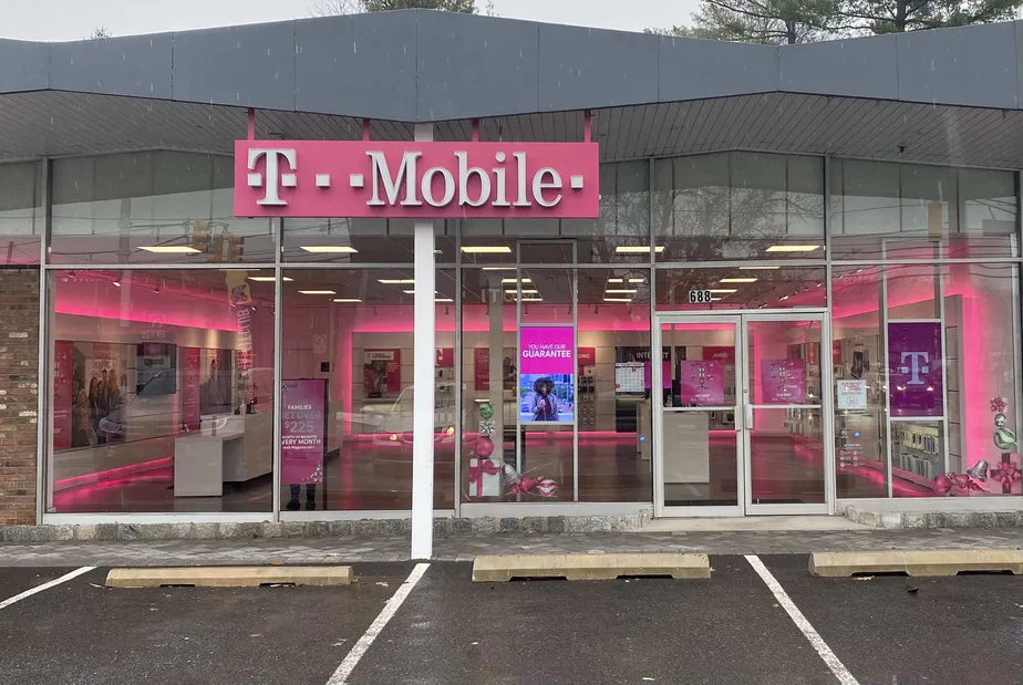 Foto del exterior de la tienda T-Mobile en Morris Turnpike & Broad St, Short Hills, NJ