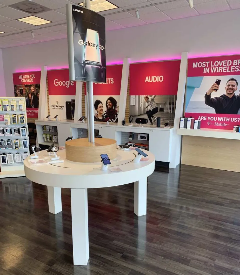 Interior photo of T-Mobile Store at I-70 & Hwy 157, Collinsville, IL