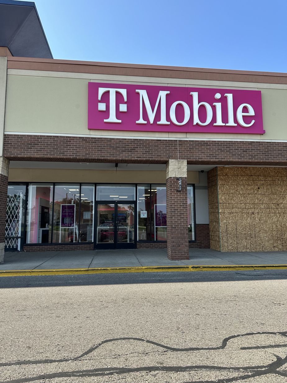 Exterior photo of T-Mobile Store at Jefferson Ave & Mcdougal, Detroit, MI